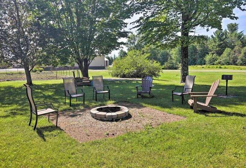 Simple Cranberry & Wine Farm Home W/ Fire Pit!