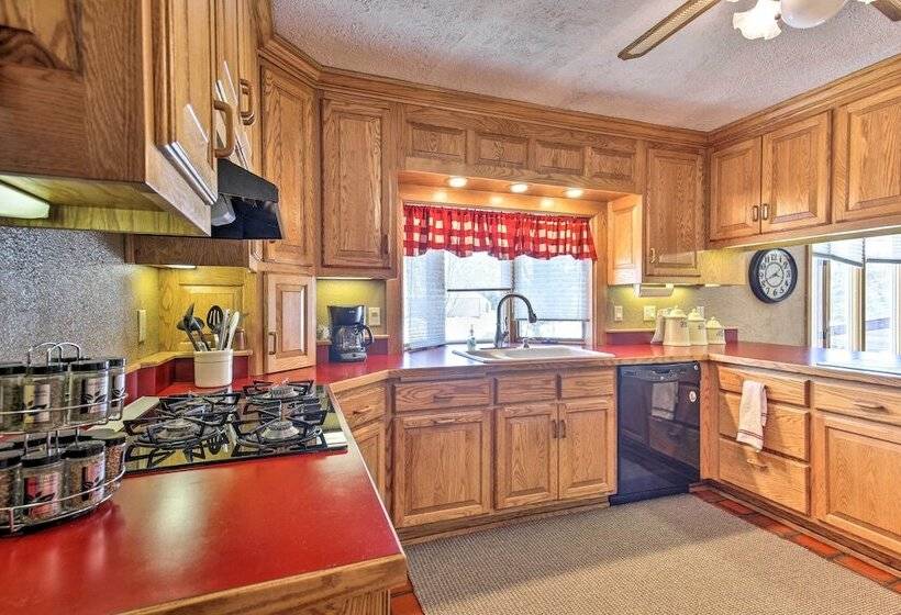 Simple Cranberry & Wine Farm Home W/ Fire Pit!