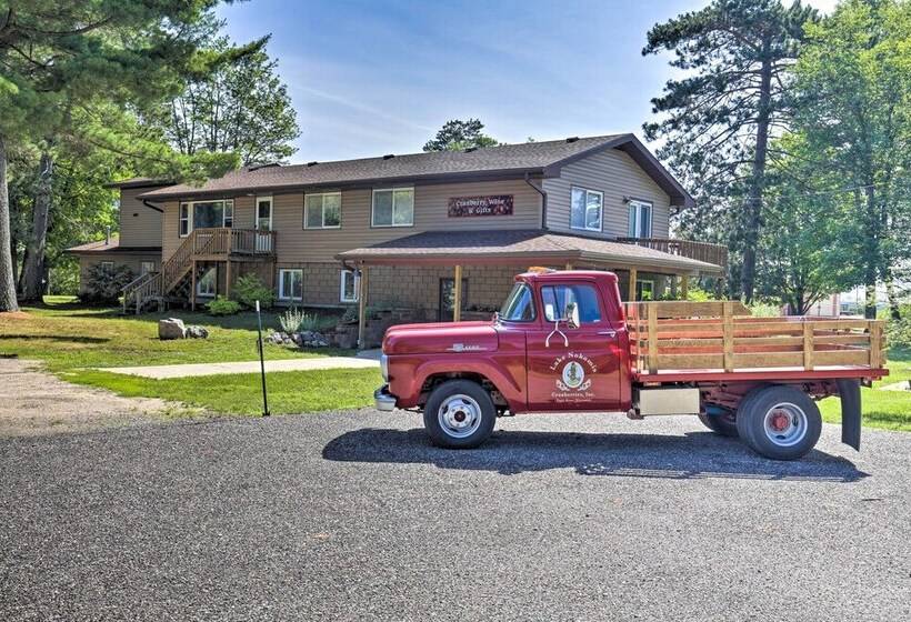 Simple Cranberry & Wine Farm Home W/ Fire Pit!