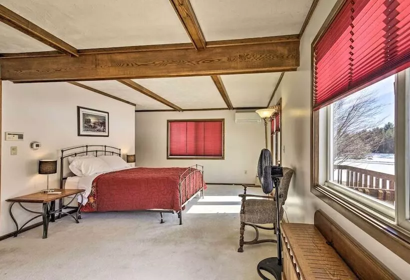 Simple Cranberry & Wine Farm Home W/ Fire Pit!