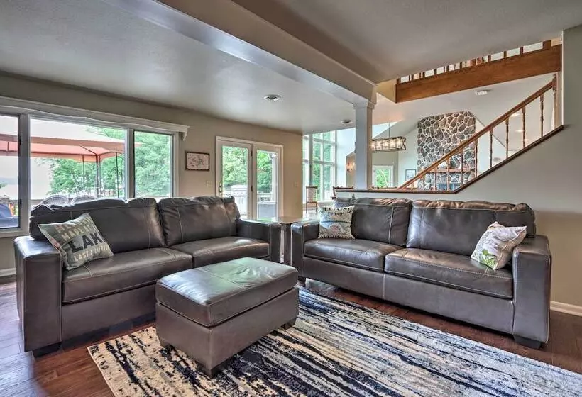 Lakefront Haven: Family Friendly Sunrise Beach Gem