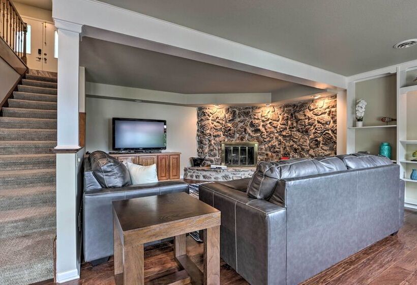 Lakefront Haven: Family Friendly Sunrise Beach Gem