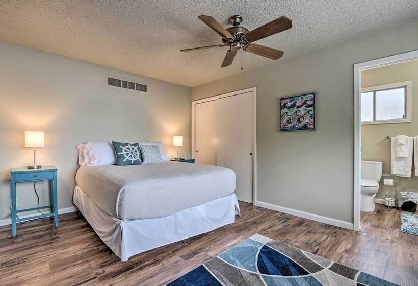 Lakefront Haven: Family Friendly Sunrise Beach Gem