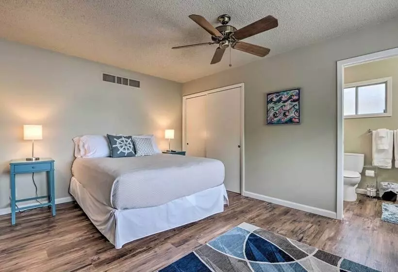 Lakefront Haven: Family Friendly Sunrise Beach Gem