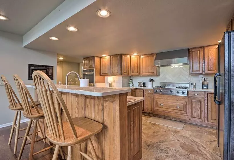 Lakefront Haven: Family Friendly Sunrise Beach Gem