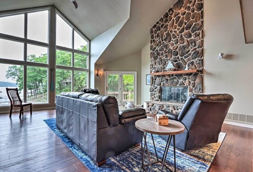 Lakefront Haven: Family Friendly Sunrise Beach Gem