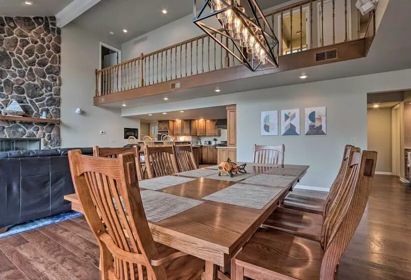 Lakefront Haven: Family Friendly Sunrise Beach Gem