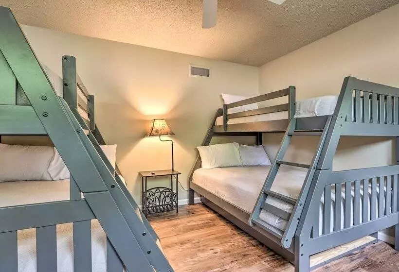 Lakefront Haven: Family Friendly Sunrise Beach Gem