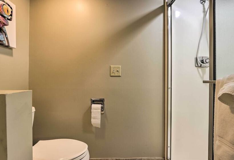 Lakefront Haven: Family Friendly Sunrise Beach Gem