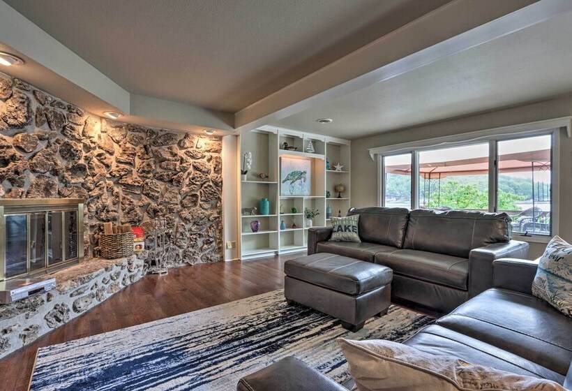 Lakefront Haven: Family Friendly Sunrise Beach Gem