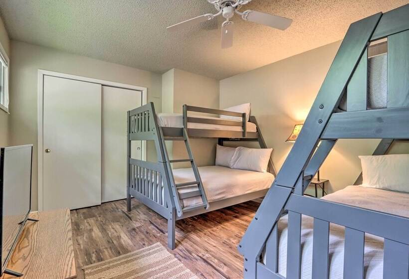 Lakefront Haven: Family Friendly Sunrise Beach Gem