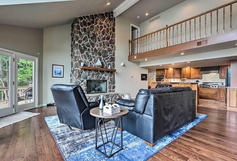 Lakefront Haven: Family Friendly Sunrise Beach Gem