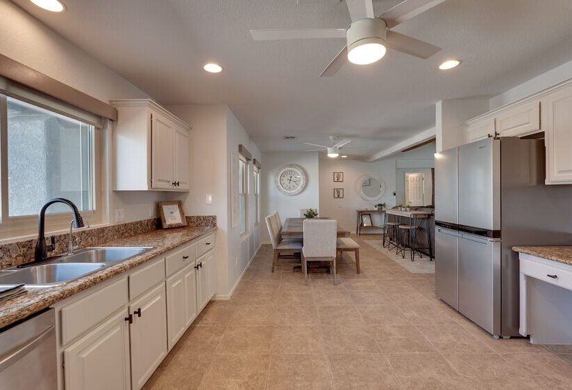 Pet Friendly Lake Havasu Home W/ Hot Tub & Pool