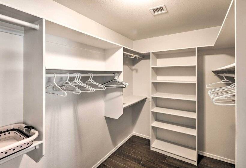 Pet Friendly Lake Havasu Home W/ Hot Tub & Pool