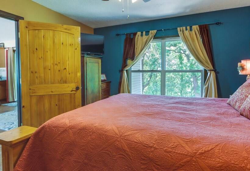 Tranquil Camdenton Vacation Home W/ Screened Porch