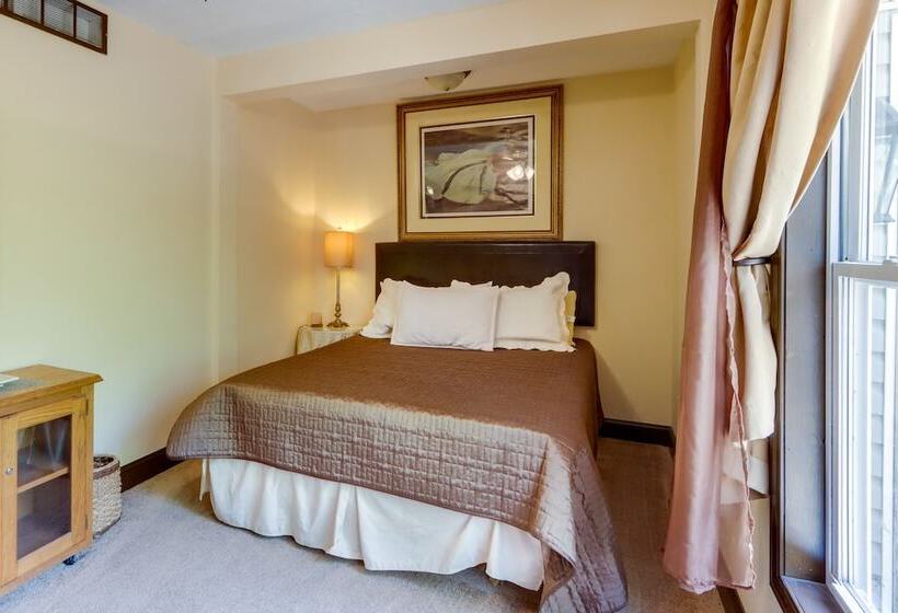 Tranquil Camdenton Vacation Home W/ Screened Porch