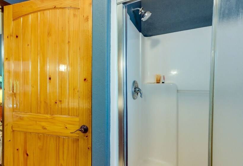 Tranquil Camdenton Vacation Home W/ Screened Porch