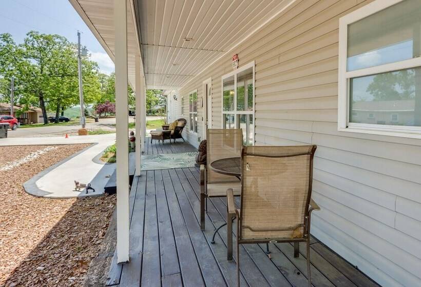 Tranquil Camdenton Vacation Home W/ Screened Porch