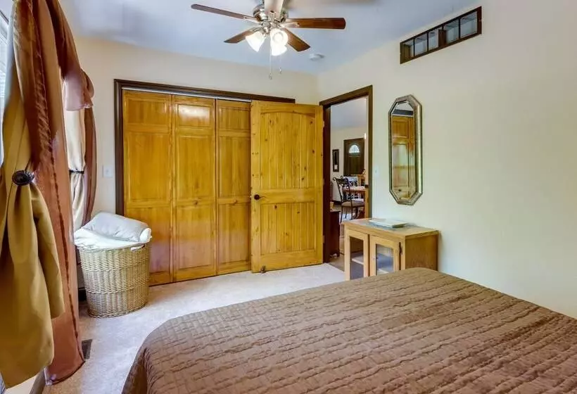 Tranquil Camdenton Vacation Home W/ Screened Porch
