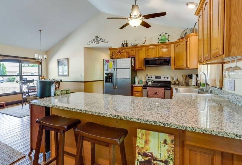 Tranquil Camdenton Vacation Home W/ Screened Porch