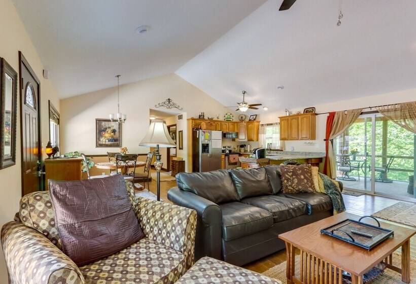 Tranquil Camdenton Vacation Home W/ Screened Porch