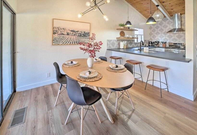 Trendy Digs W/ Yard Games, Fire Pit & Grill!