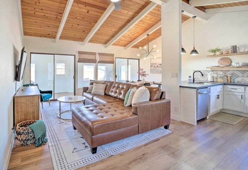 Trendy Digs W/ Yard Games, Fire Pit & Grill!