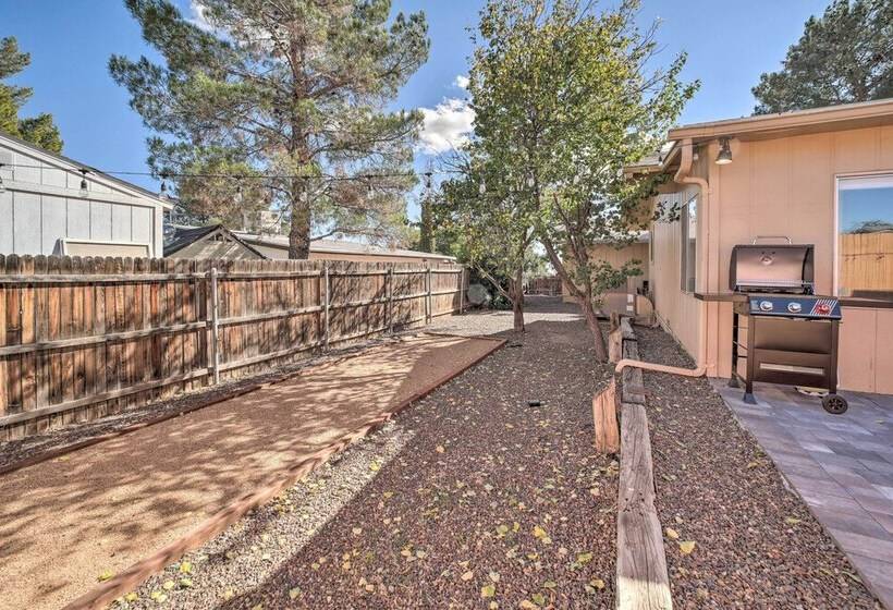 Trendy Digs W/ Yard Games, Fire Pit & Grill!
