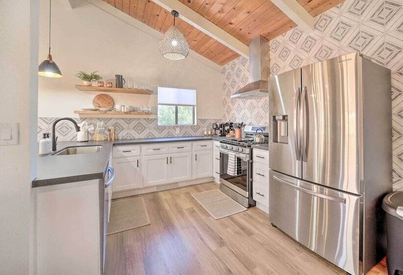 Trendy Digs W/ Yard Games, Fire Pit & Grill!