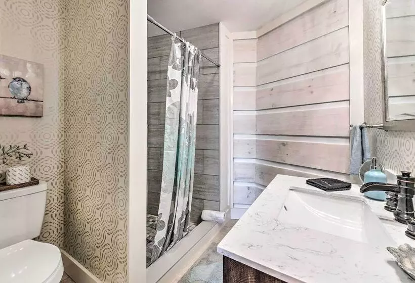 True Log Cabin W/ Game Room, Year Round Views