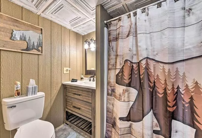 True Log Cabin W/ Game Room, Year Round Views