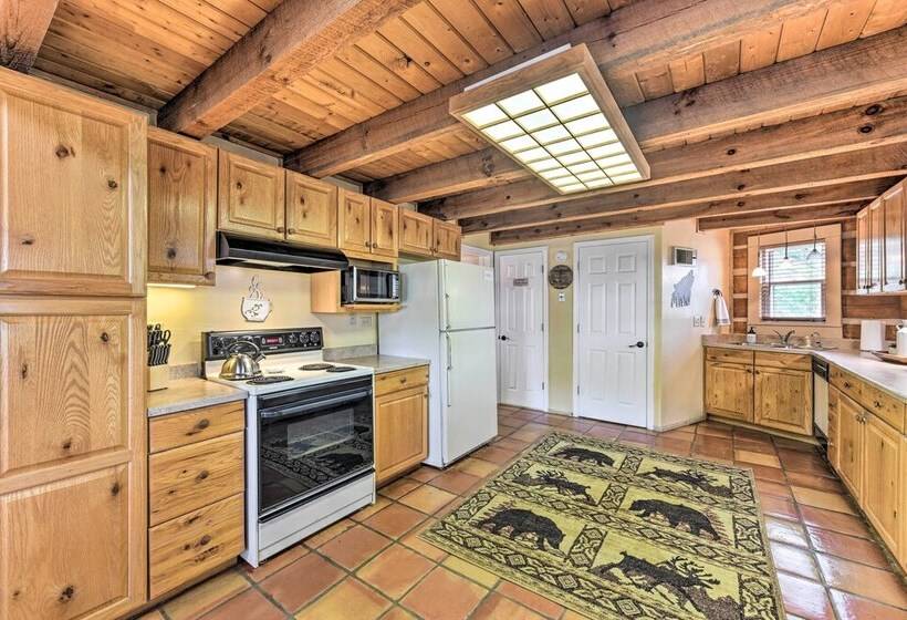 True Log Cabin W/ Game Room, Year Round Views