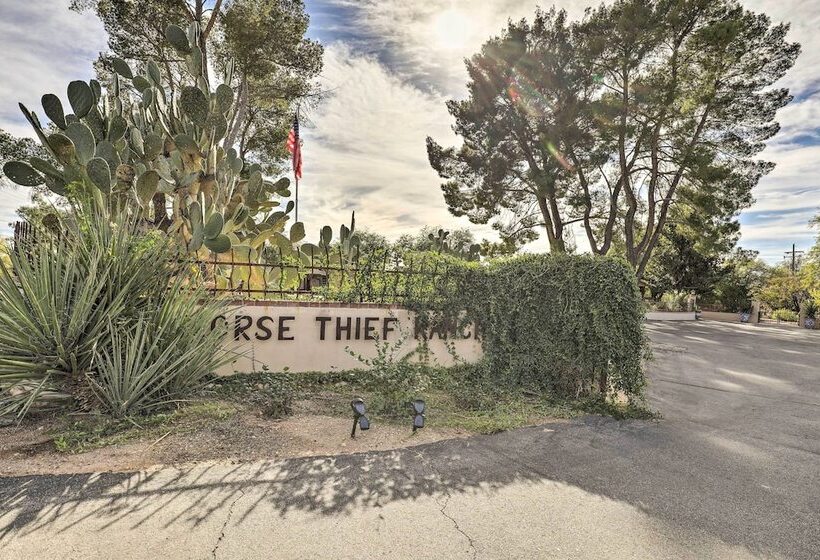 Tucson Casita With Courtyard, Hot Tub & Fire Pits!