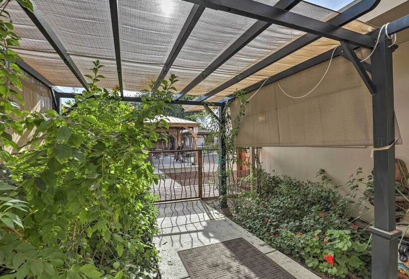 Tucson Casita With Courtyard, Hot Tub & Fire Pits!