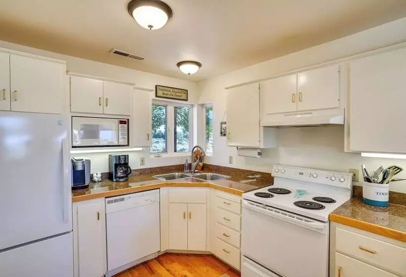 Zion Mountain Guest House W/ Canyon Vistas!