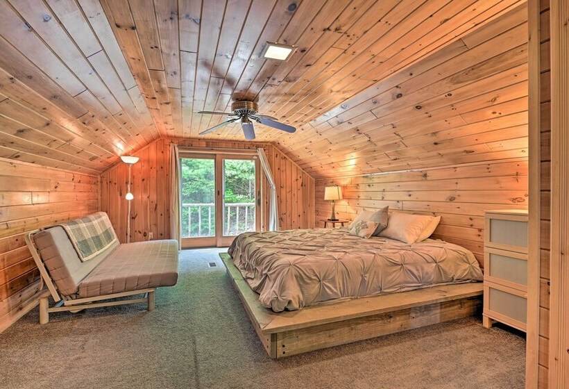 Warrensburg Cabin W/ Hot Tub: 15 Mi To Lake George