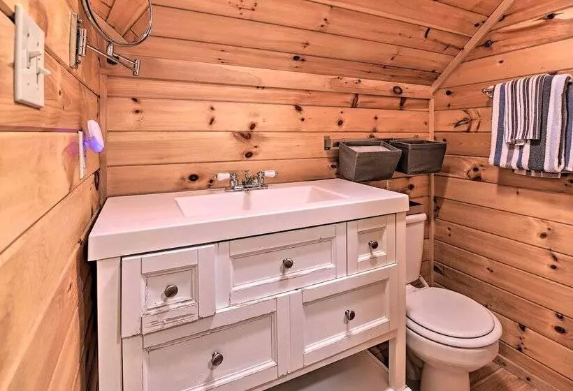 Warrensburg Cabin W/ Hot Tub: 15 Mi To Lake George