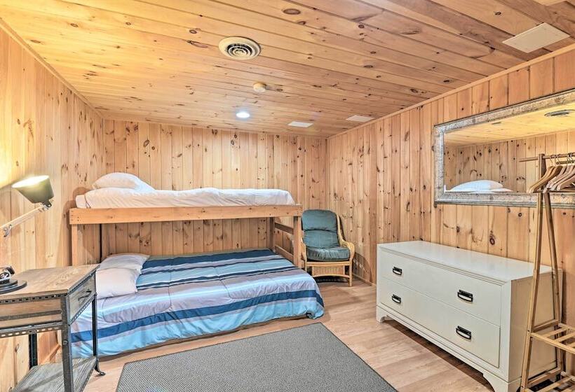 Warrensburg Cabin W/ Hot Tub: 15 Mi To Lake George