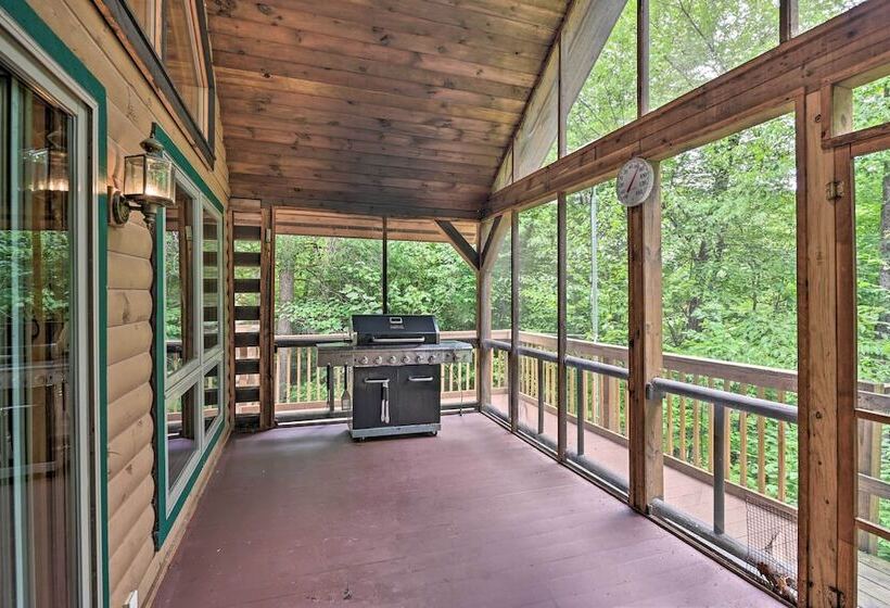 Warrensburg Cabin W/ Hot Tub: 15 Mi To Lake George