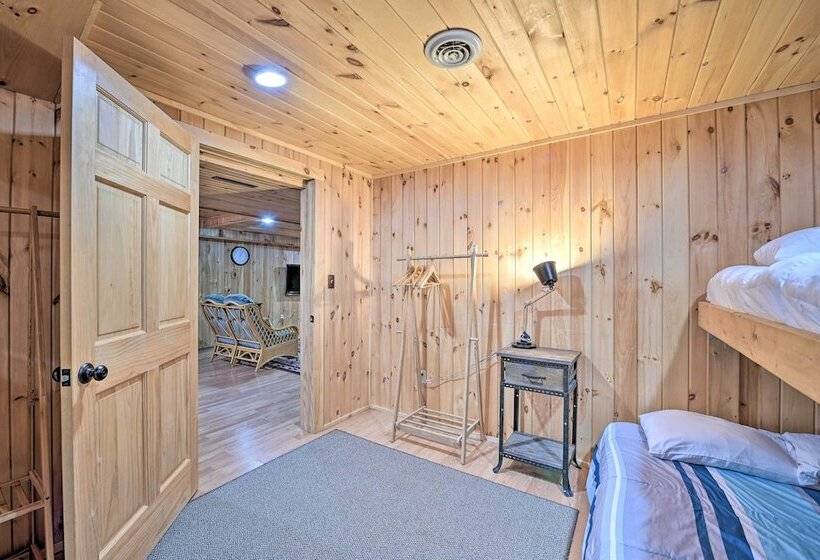 Warrensburg Cabin W/ Hot Tub: 15 Mi To Lake George