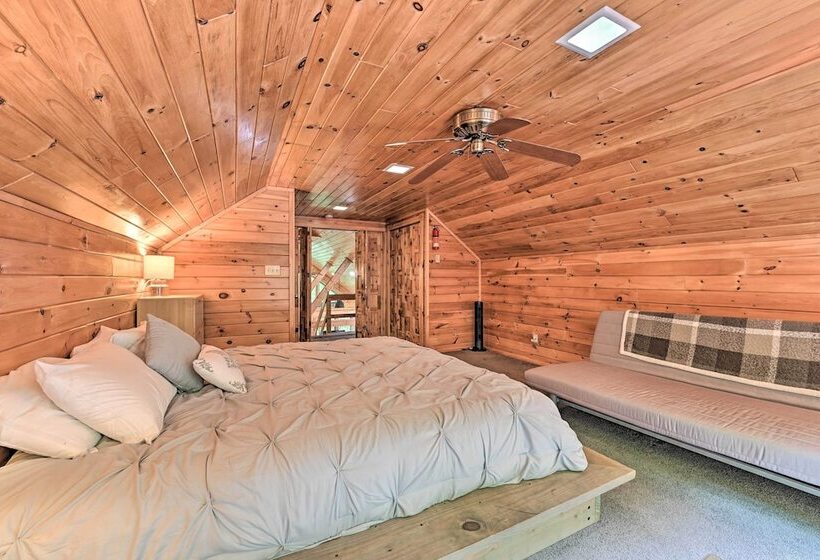 Warrensburg Cabin W/ Hot Tub: 15 Mi To Lake George