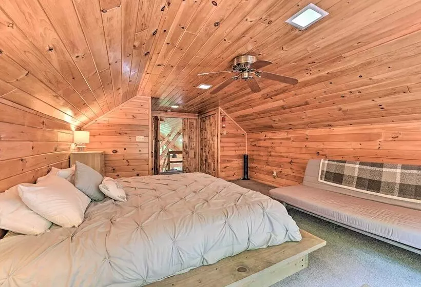 Warrensburg Cabin W/ Hot Tub: 15 Mi To Lake George