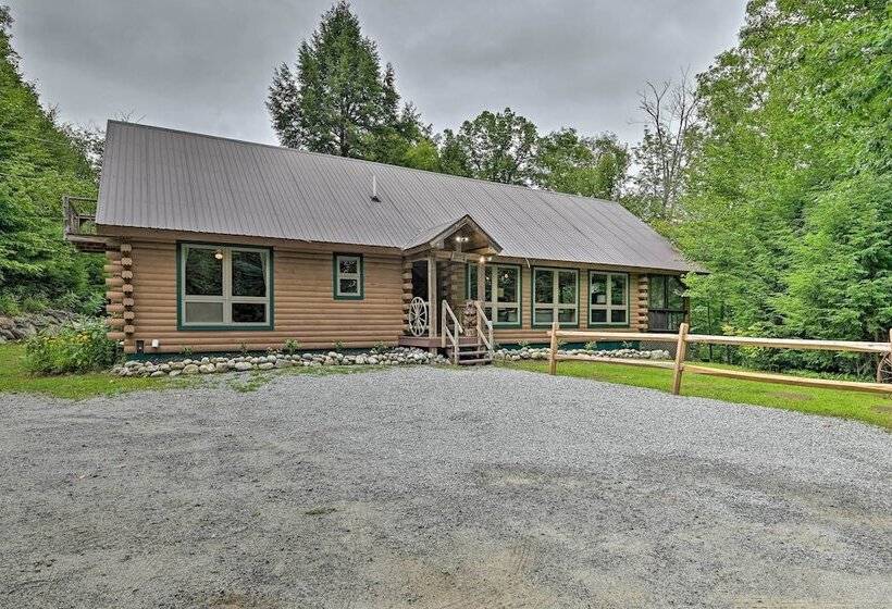 Warrensburg Cabin W/ Hot Tub: 15 Mi To Lake George