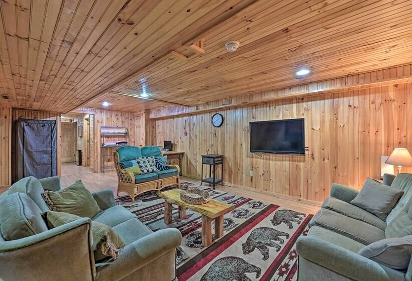 Warrensburg Cabin W/ Hot Tub: 15 Mi To Lake George