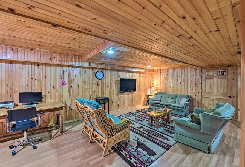 Warrensburg Cabin W/ Hot Tub: 15 Mi To Lake George