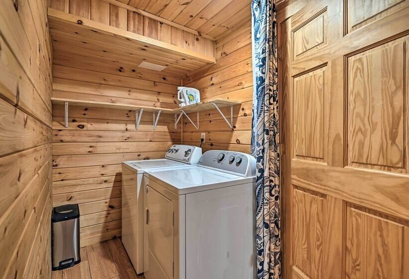 Warrensburg Cabin W/ Hot Tub: 15 Mi To Lake George