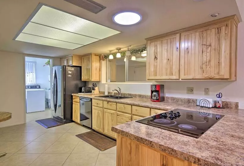 55 + Apache Junction Home: Patio & Mountain Views