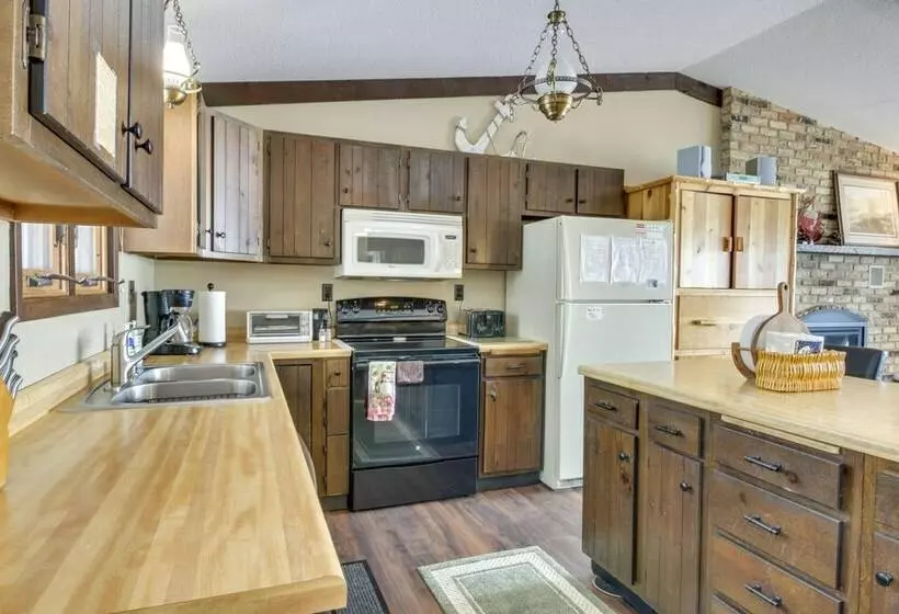 Breezy Point House W/ Dock On Pelican Lake!