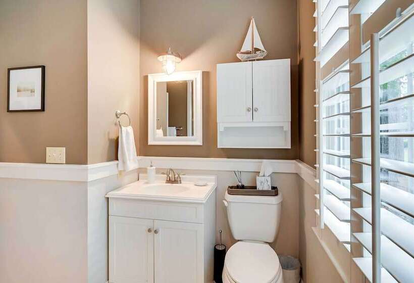 Charming Cottage Near Golf Courses & Marsh Walk!