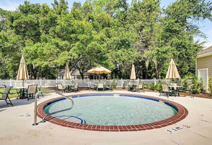 Charming Cottage Near Golf Courses & Marsh Walk!